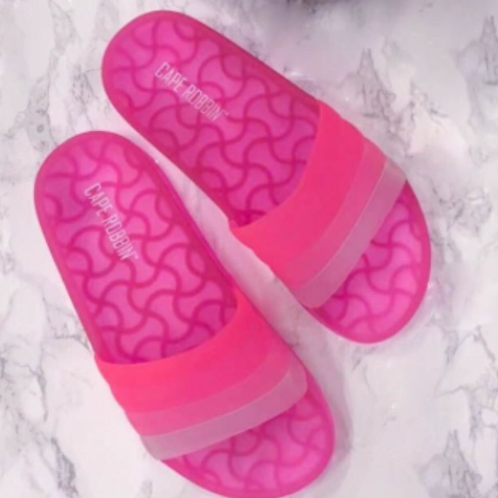 LAST 1 ‼️Matte Pink Slides!! 😍💕